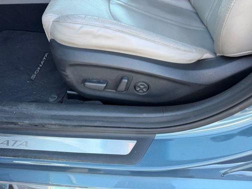 2016 Hyundai SONATA Hybrid Limited