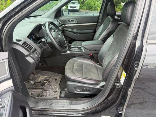Magnetic Metallic 2019 Ford Explorer XLT