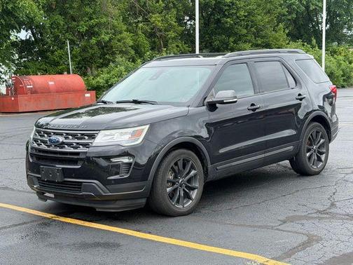 Magnetic Metallic 2019 Ford Explorer XLT