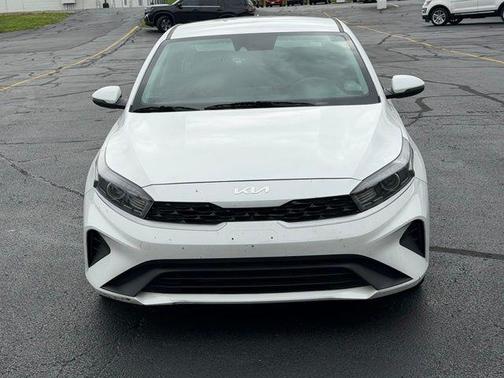 Snow White Pearl 2022 Kia Forte LXS