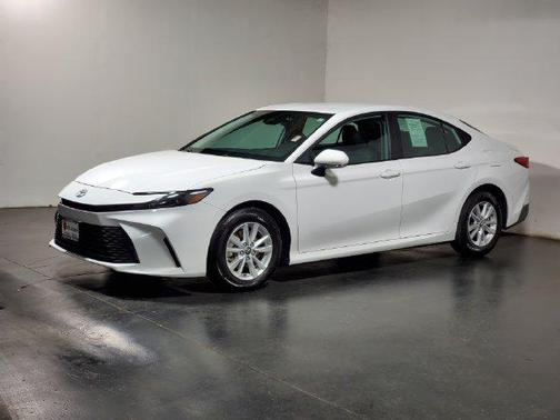 Ice Cap 2025 Toyota Camry LE