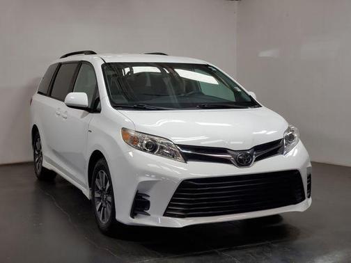 2020 Toyota Sienna LE