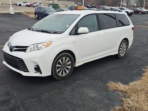 2020 Toyota Sienna LE