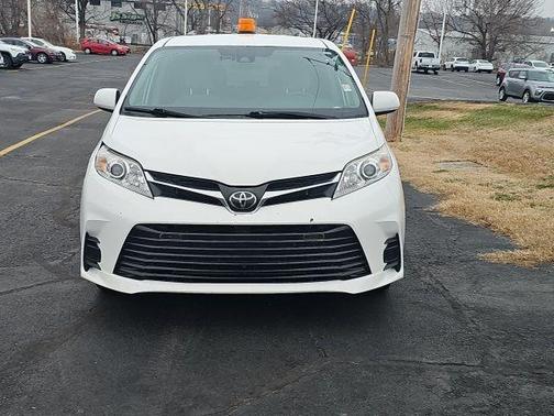 2020 Toyota Sienna LE