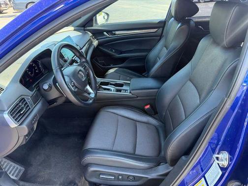 Still Night Pearl 2018 Honda Accord Sport