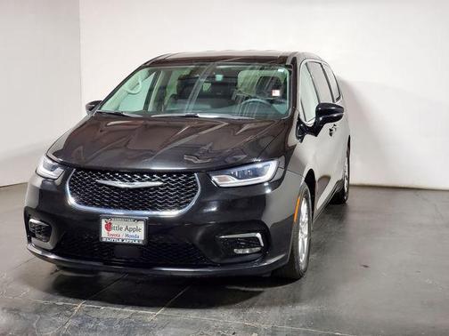 Diamond Black Crystal Pearlcoat 2024 Chrysler Pacifica Touring L