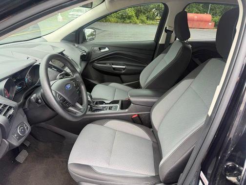 Agate Black Metallic 2019 Ford Escape SE