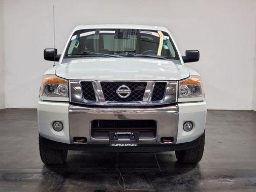 2015 Nissan Titan SV