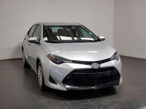 Classic Silver Metallic 2017 Toyota Corolla LE