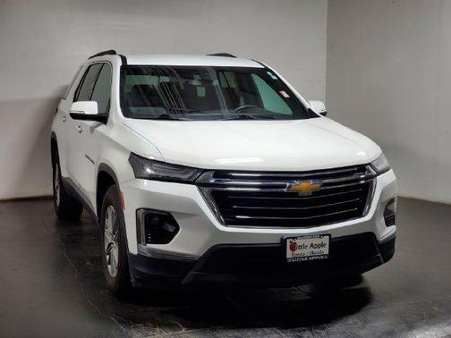 Summit White 2022 Chevrolet Traverse LT Cloth
