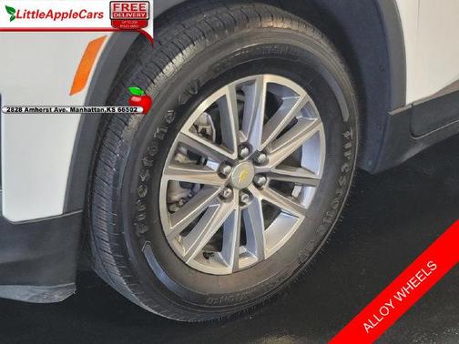 Summit White 2022 Chevrolet Traverse LT Cloth