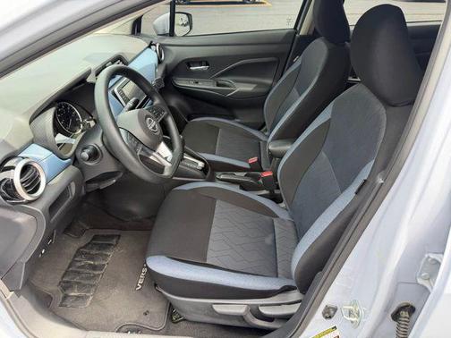 Gray Sky Pearl 2025 Nissan Versa 1.6 SV