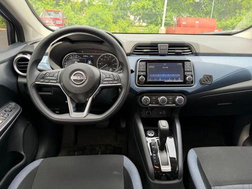 Gray Sky Pearl 2025 Nissan Versa 1.6 SV