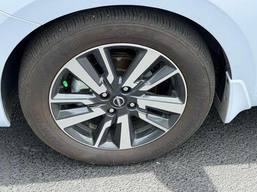 Gray Sky Pearl 2025 Nissan Versa 1.6 SV