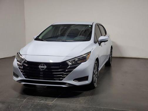 Gray Sky Pearl 2025 Nissan Versa 1.6 SV