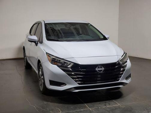 Gray Sky Pearl 2025 Nissan Versa 1.6 SV