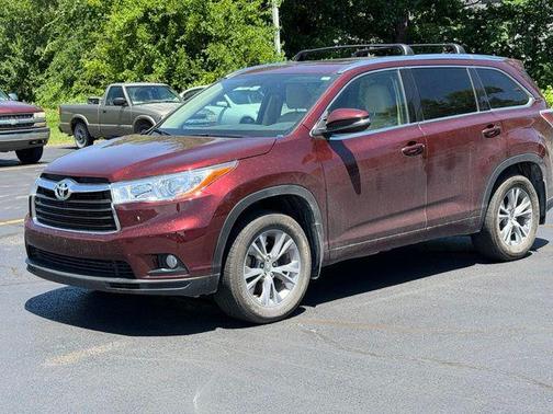 Ooh La La Rouge Mica 2015 Toyota Highlander XLE
