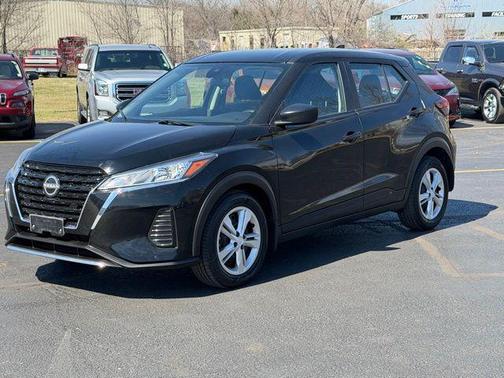 Super Black 2023 Nissan Kicks S