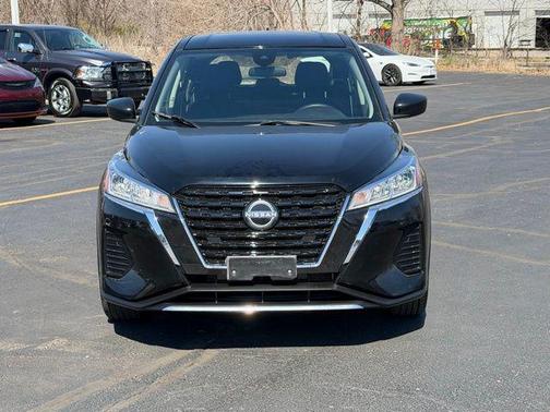 Super Black 2023 Nissan Kicks S