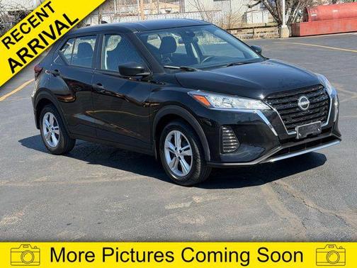 Super Black 2023 Nissan Kicks S
