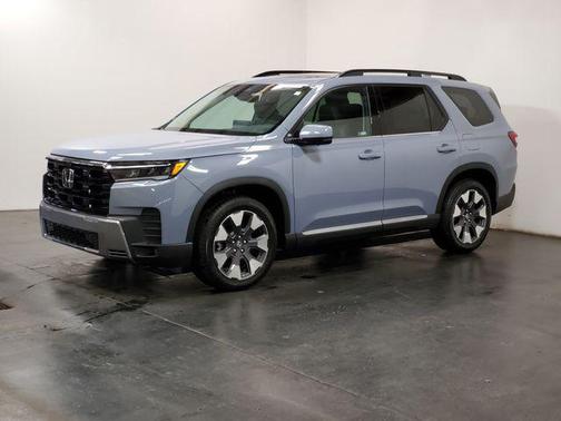 Sonic Gray Pearl 2026 Honda Pilot Touring 8-Passenger