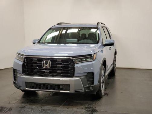 Sonic Gray Pearl 2026 Honda Pilot Touring 8-Passenger
