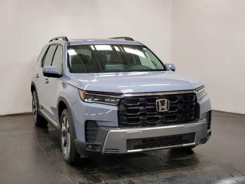 Sonic Gray Pearl 2026 Honda Pilot Touring 8-Passenger