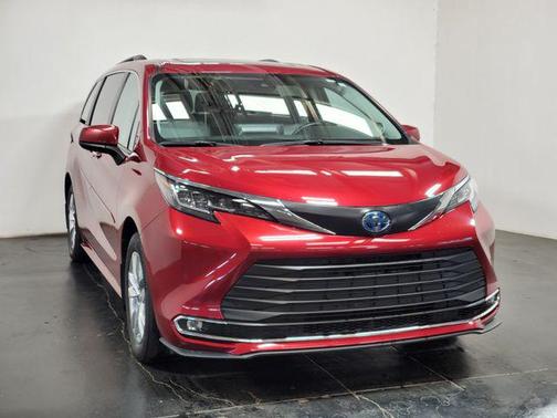 2023 Toyota Sienna XLE 7 Passenger