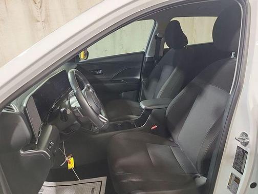 Atlas White 2024 Hyundai KONA EV SEL