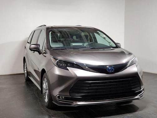 2024 Toyota Sienna XLE