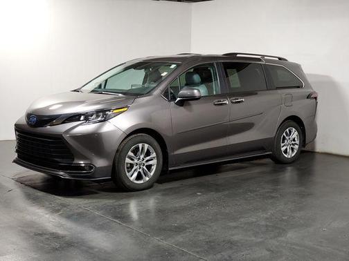 2024 Toyota Sienna XLE