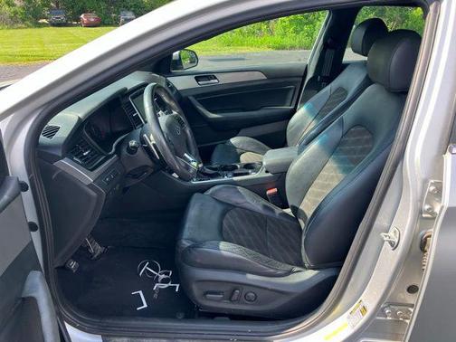 Symphony Silver 2018 Hyundai SONATA Sport