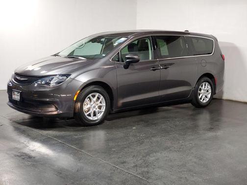 Granite Crystal Metallic Clearcoat 2023 Chrysler Voyager LX