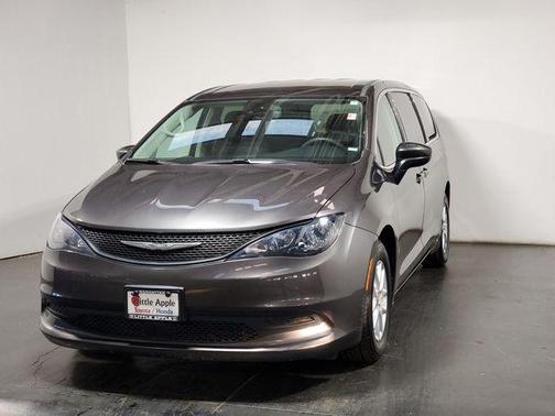 Granite Crystal Metallic Clearcoat 2023 Chrysler Voyager LX