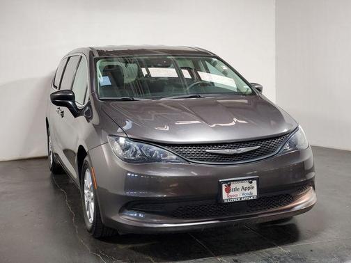 Granite Crystal Metallic Clearcoat 2023 Chrysler Voyager LX