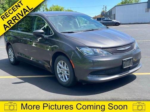 Granite Crystal Metallic Clearcoat 2023 Chrysler Voyager LX
