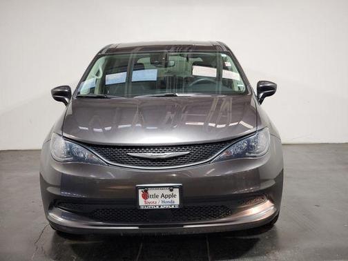 Granite Crystal Metallic Clearcoat 2023 Chrysler Voyager LX