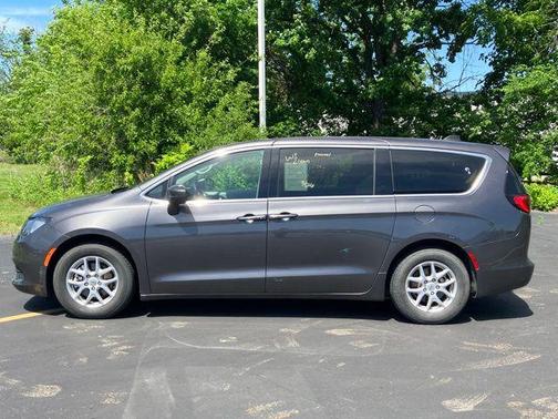 Granite Crystal Metallic Clearcoat 2023 Chrysler Voyager LX