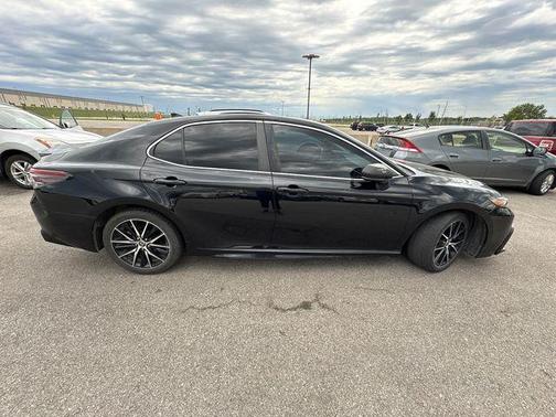 Midnight Black Metallic 2021 Toyota Camry SE