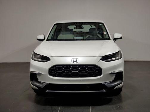 Platinum White Pearl 2024 Honda HR-V LX