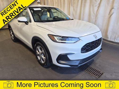 Platinum White Pearl 2024 Honda HR-V LX