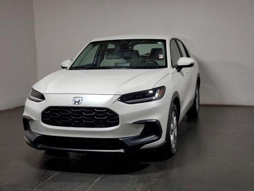 Platinum White Pearl 2024 Honda HR-V LX