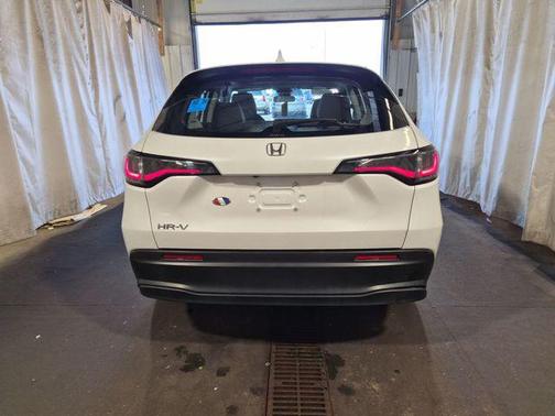 Platinum White Pearl 2024 Honda HR-V LX