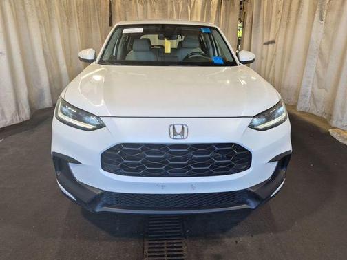 Platinum White Pearl 2024 Honda HR-V LX