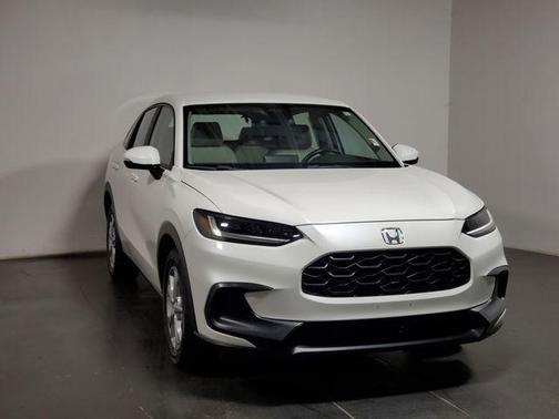 Platinum White Pearl 2024 Honda HR-V LX