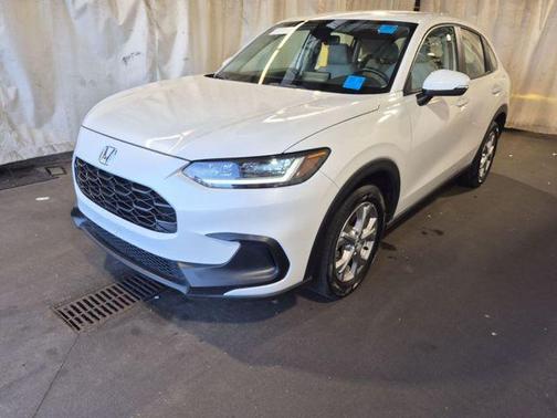 Platinum White Pearl 2024 Honda HR-V LX