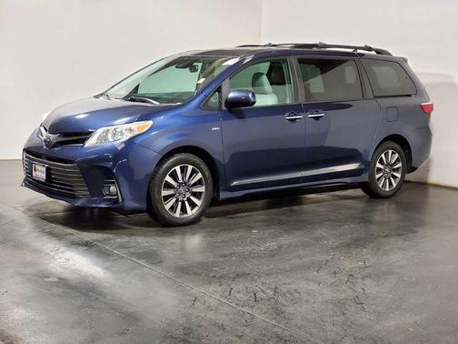 2019 Toyota Sienna XLE