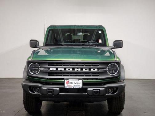 Eruption Green Metallic 2022 Ford Bronco Black Diamond