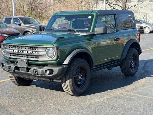 Eruption Green Metallic 2022 Ford Bronco Black Diamond