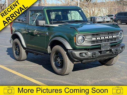 Eruption Green Metallic 2022 Ford Bronco Black Diamond